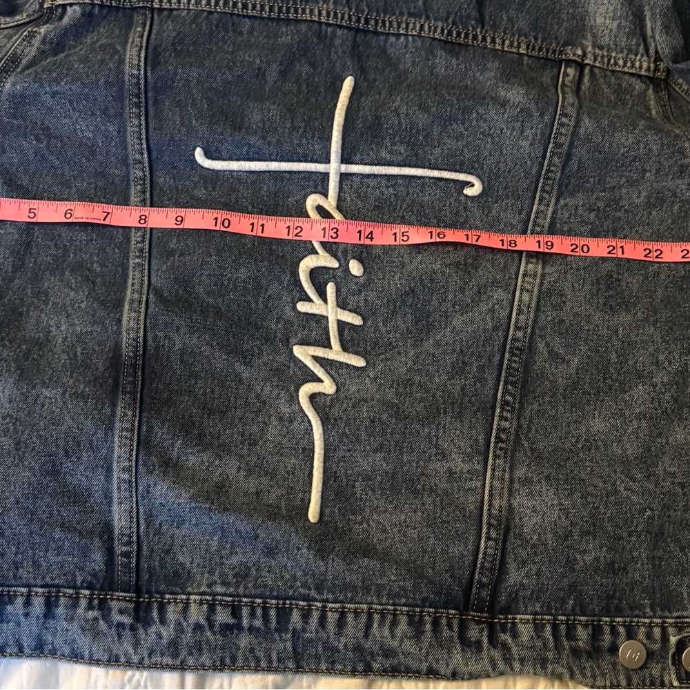 Love in Faith Faith Cross Denim Trucker Jacket Medium Wash 3X Fits 1X - Picture 6 of 7